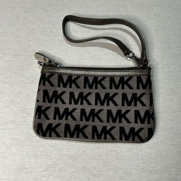 Michael Kors Jet Set wristlet in the Signature logo print - Picture 2 of 3